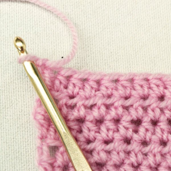 Reverse single crochet - a tutorial by La Visch Designs