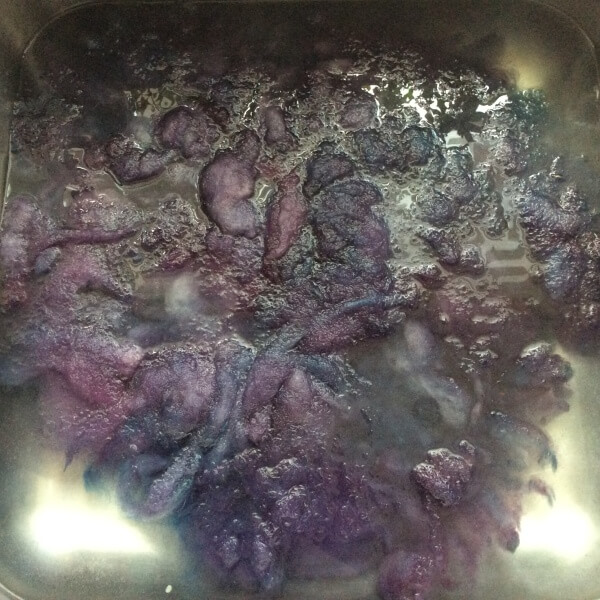 Dyeing wool