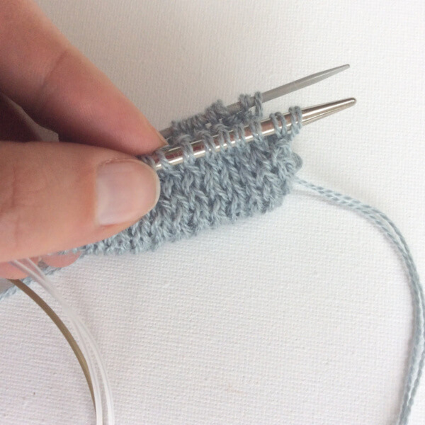 Knitting a folded hem - a tutorial by La Visch Designs