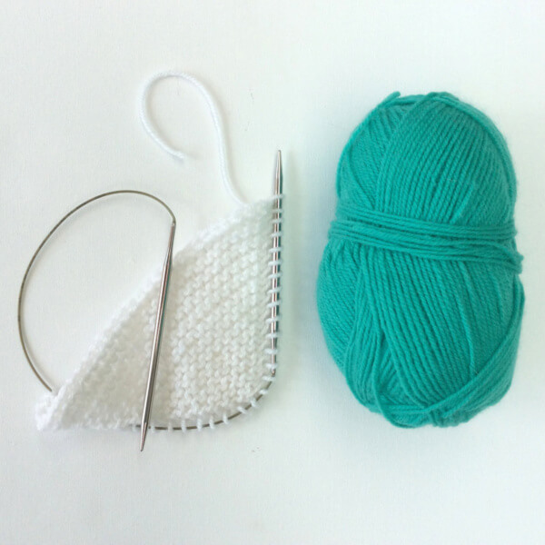 Working a knitted-on border -A tutorial by La Visch Designs - www.lavisch.com