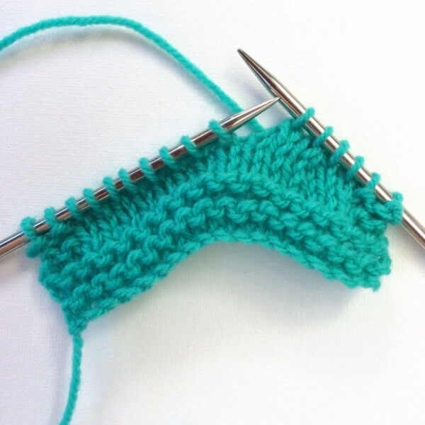 Knitting the small flower stitch - A tutorial by La Visch Designs - www.lavisch.com