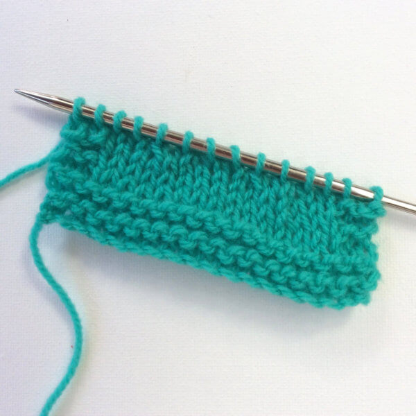 Knitting the small flower stitch - A tutorial by La Visch Designs - www.lavisch.com