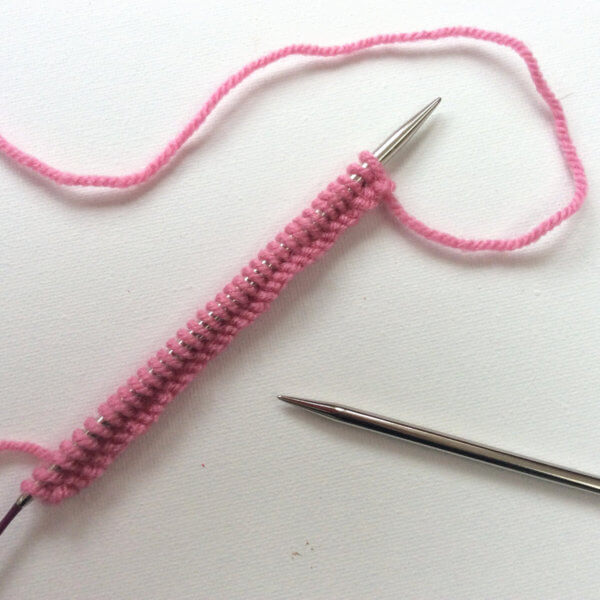 Knitting a scalloped edge - a tutorial by La Visch Designs - www.lavisch.com