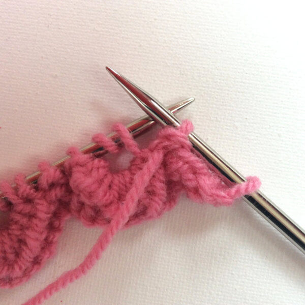 Knitting a scalloped edge - a tutorial by La Visch Designs - www.lavisch.com