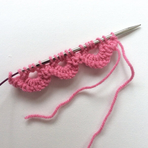 Knitting a scalloped edge - a tutorial by La Visch Designs - www.lavisch.com