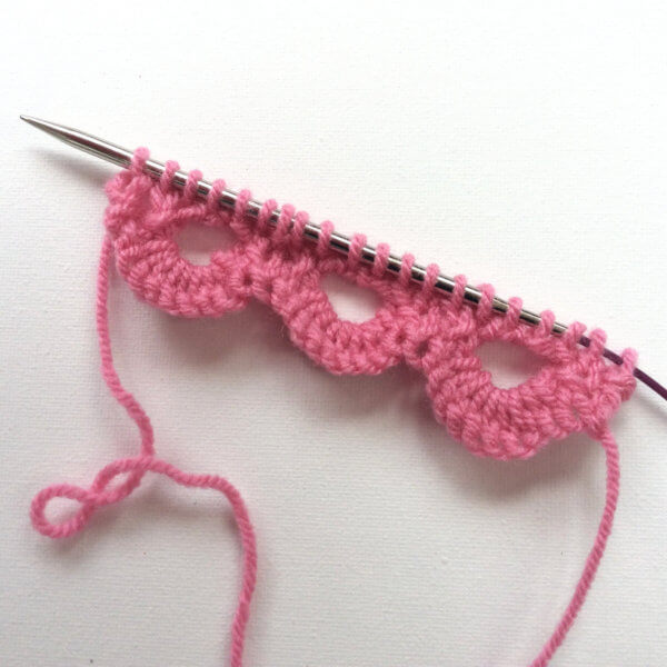 Knitting a scalloped edge - a tutorial by La Visch Designs - www.lavisch.com