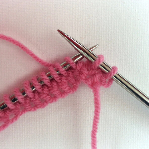 Knitting a scalloped edge - a tutorial by La Visch Designs - www.lavisch.com