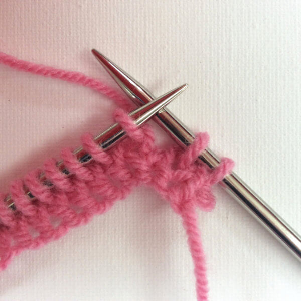 Knitting a scalloped edge - a tutorial by La Visch Designs - www.lavisch.com