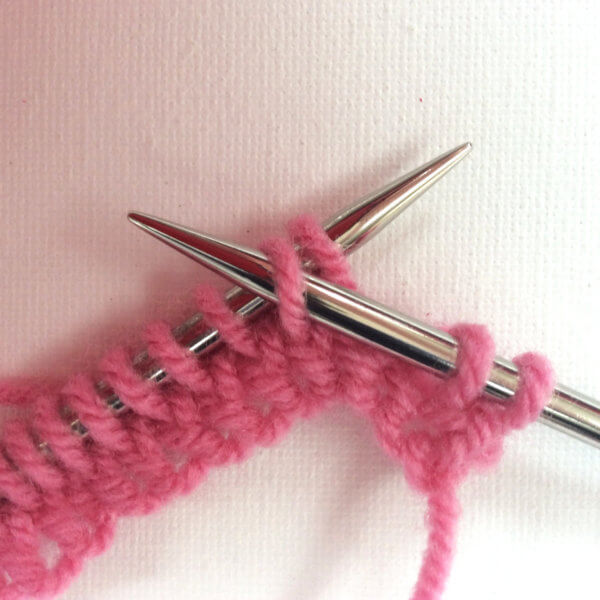 Knitting a scalloped edge - a tutorial by La Visch Designs - www.lavisch.com