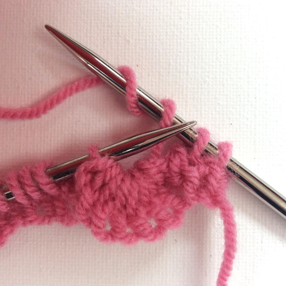 tutorial knitting a scalloped edge La Visch Designs