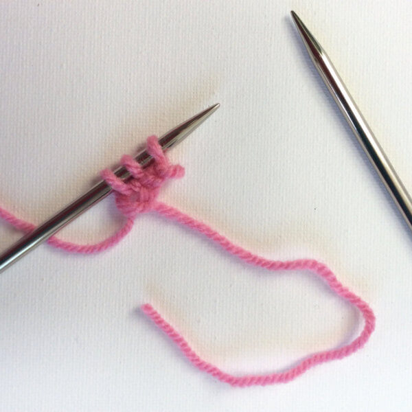 Knitting i-cord - a tutorial by La Visch Designs - www.lavisch.com