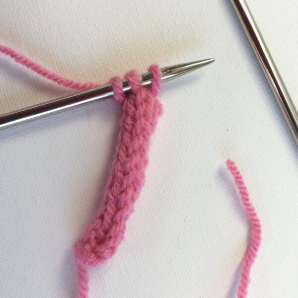 Knitting i-cord - a tutorial by La Visch Designs - www.lavisch.com