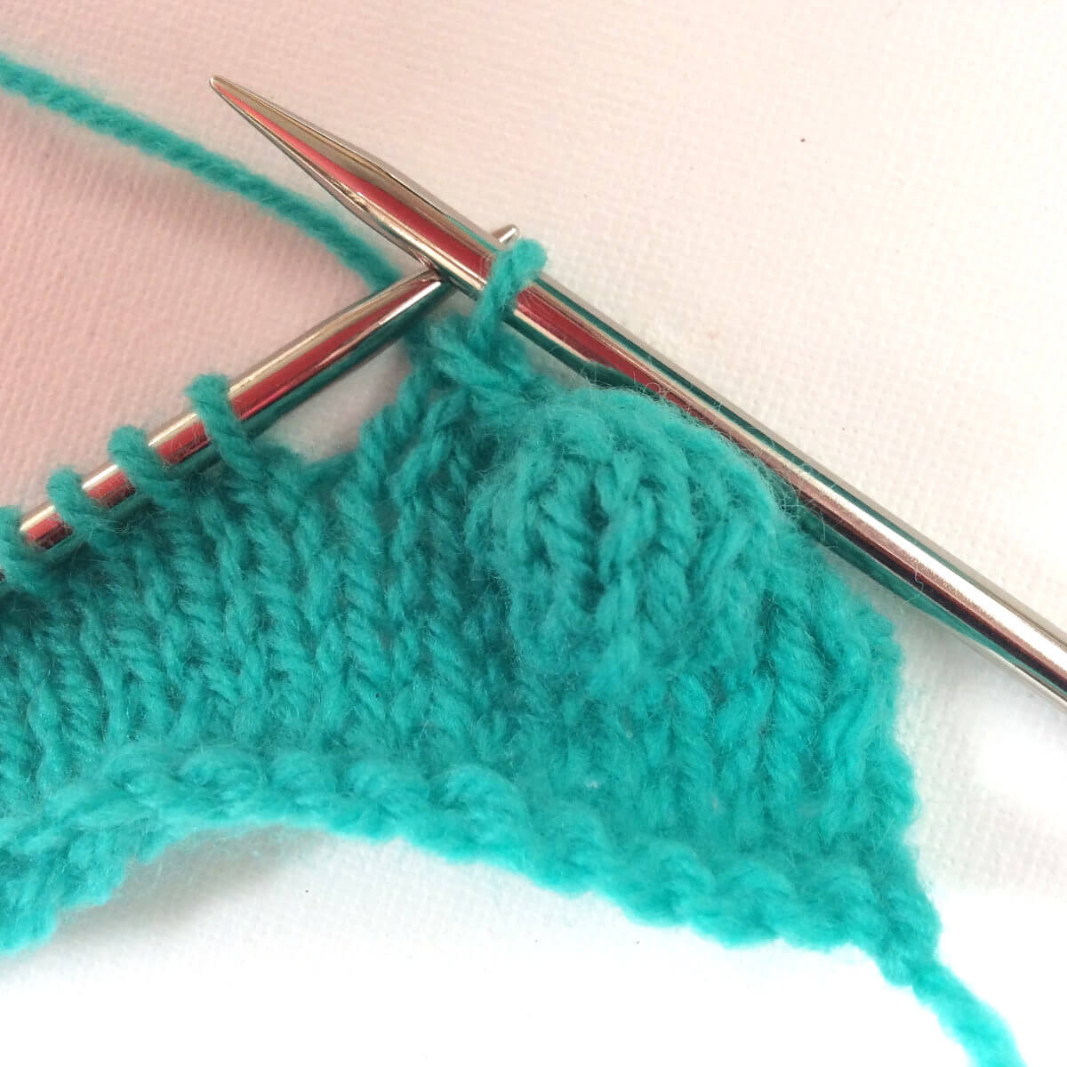 knitting a bobble
