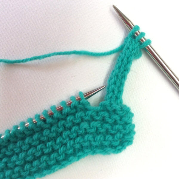 Knitting the loopy bind-off - a tutorial by La Visch Designs - www.lavisch.com