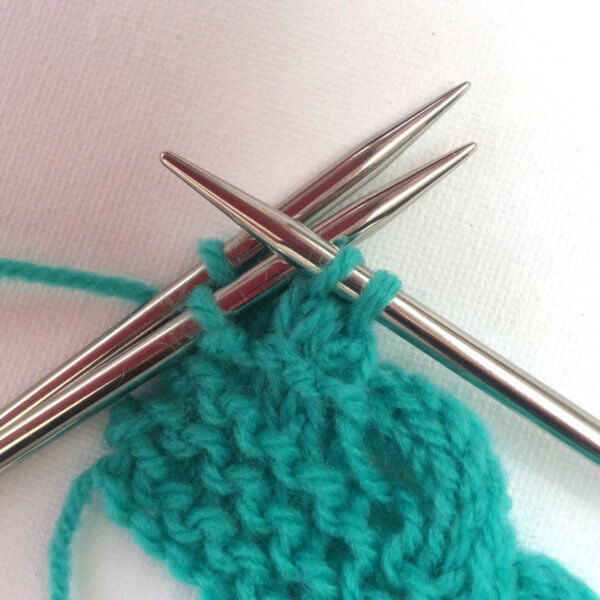 Knitting the loopy bind-off - a tutorial by La Visch Designs - www.lavisch.com