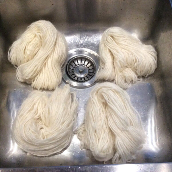 Dyeing with natural dyes part 1: washing the wool - a tutorial by La Visch Designs