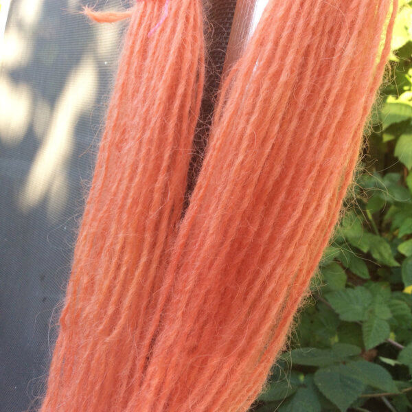 Dyeing yarn with natural dyes - a tutorial by La Visch Designs