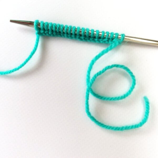 Knitting the knitted on cast-on - a tutorial by La Visch Designs