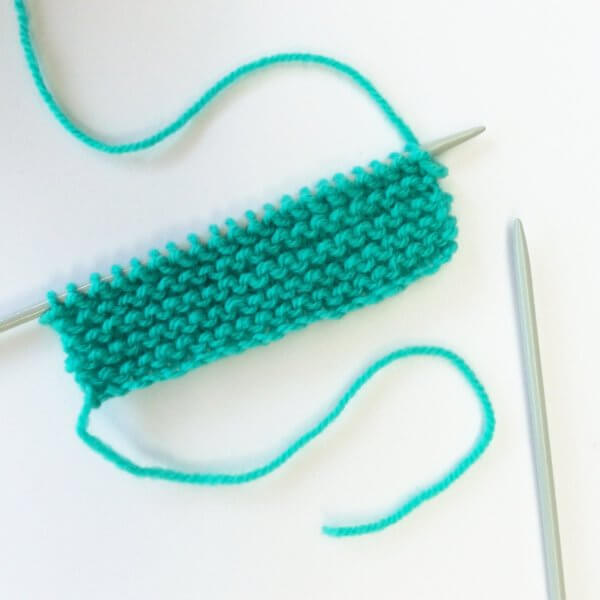 How to work the knit and garter stitch - a tutorial by La Visch Designs