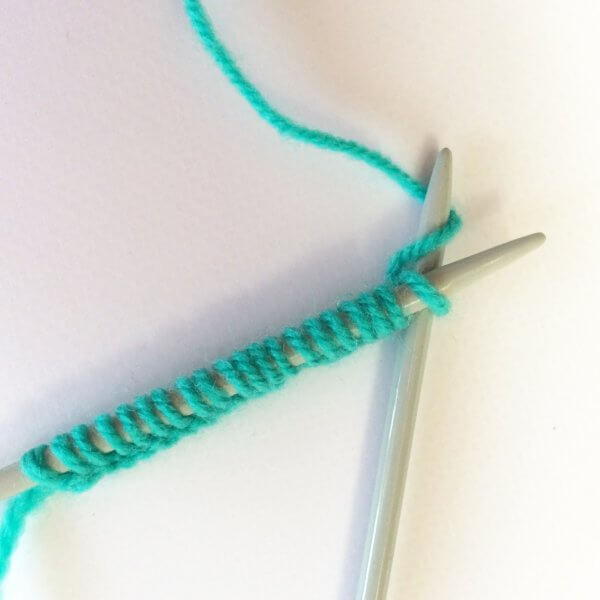 How to work the knit and garter stitch - a tutorial by La Visch Designs