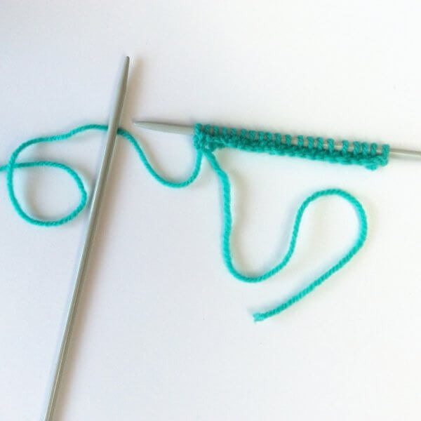 How to work the knit and garter stitch - a tutorial by La Visch Designs