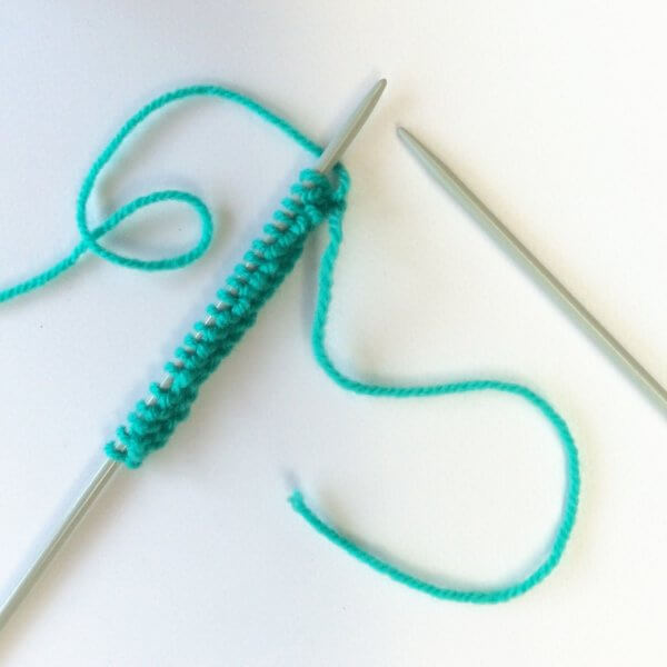 How to work the knit and garter stitch - a tutorial by La Visch Designs