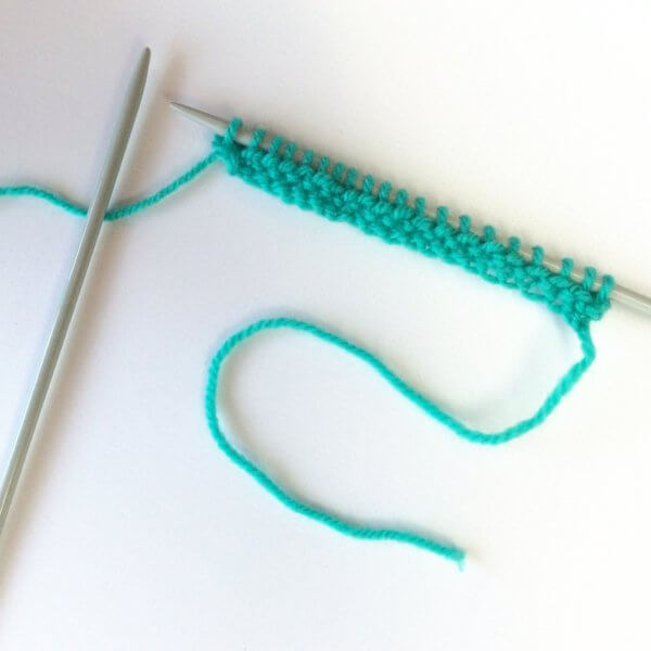 How to work the knit and garter stitch - a tutorial by La Visch Designs