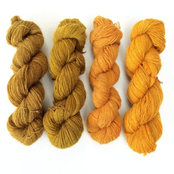 Dyeing wool with onion skins - a tutorial by La Visch Designs