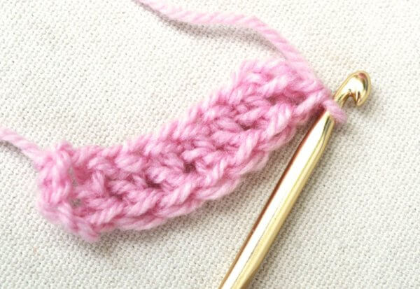 Working foundation double crochet (fdc) - a tutorial by La Visch Designs