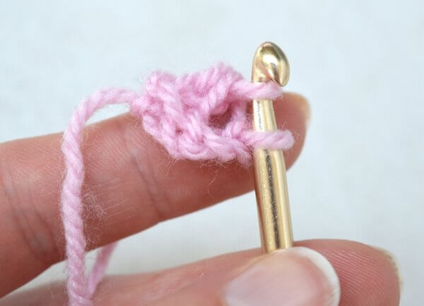 Working foundation double crochet (fdc) - a tutorial by La Visch Designs
