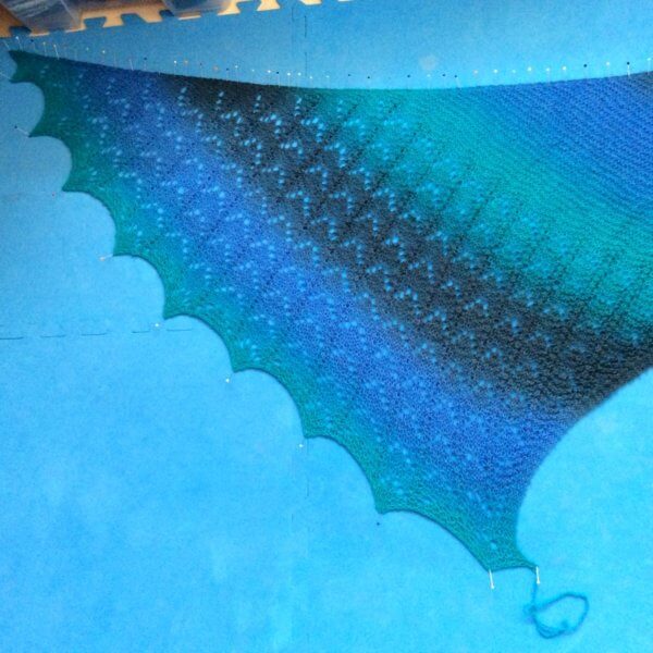 Blocking an asymmetrical shawl - a tutorial by La Visch Designs