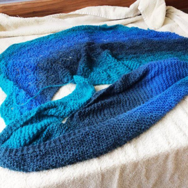 Blocking an asymmetrical shawl - a tutorial by La Visch Designs