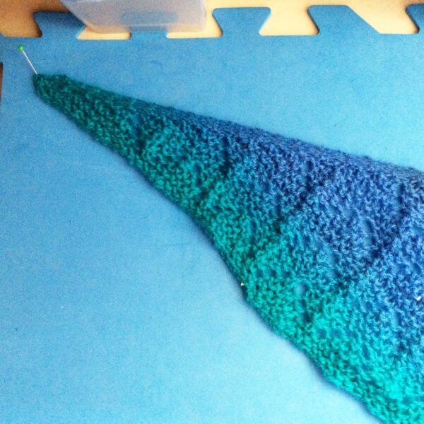 Blocking an asymmetrical shawl - a tutorial by La Visch Designs