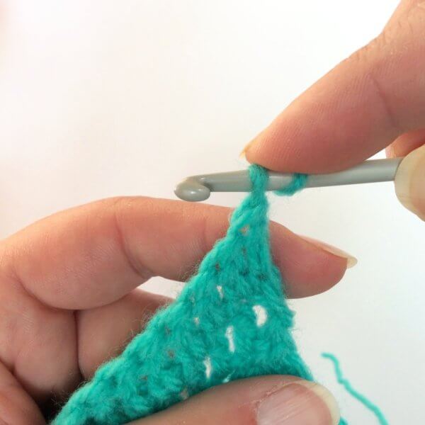 Chainless starting double crochet (csdc) - a tutorial by La Visch Designs