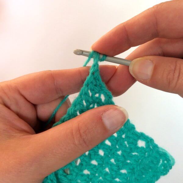 Chainless starting double crochet (csdc) - a tutorial by La Visch Designs