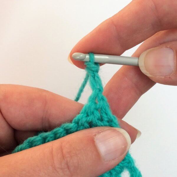 Chainless starting double crochet (csdc) - a tutorial by La Visch Designs