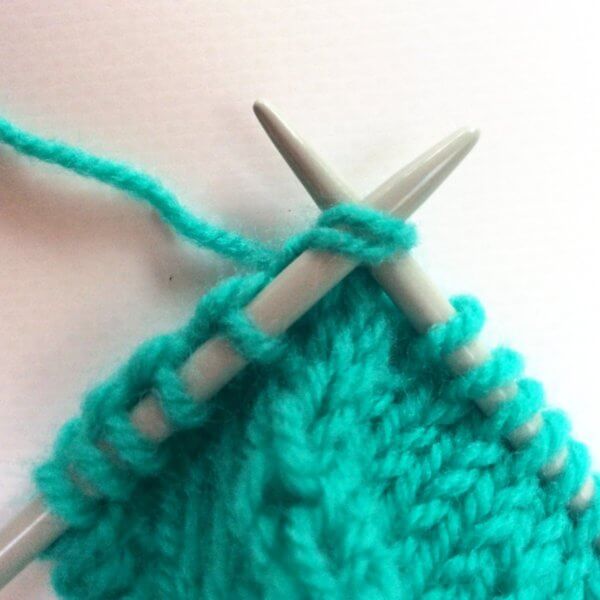 Knitting the k2tog decrease - a tutorial by La Visch Designs