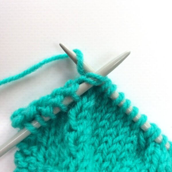 Knitting the k2tog decrease - a tutorial by La Visch Designs