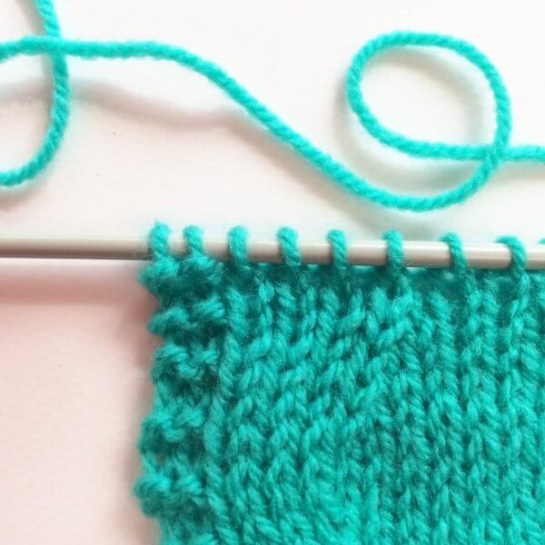 Knitting the k2tog decrease - a tutorial by La Visch Designs