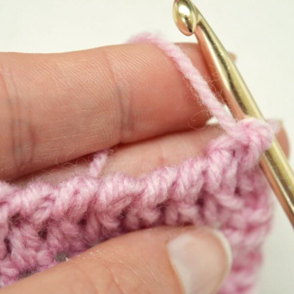 Reverse single crochet - a tutorial by La Visch Designs