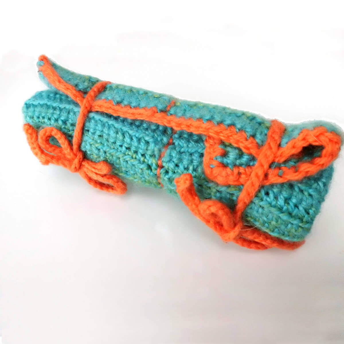 roll it up & go crochet hook case - free pattern - La Visch Designs