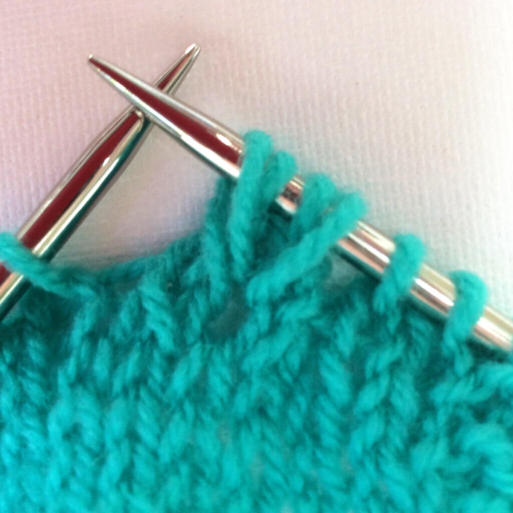 tutorial: knitting the small flower stitch - La Visch Designs