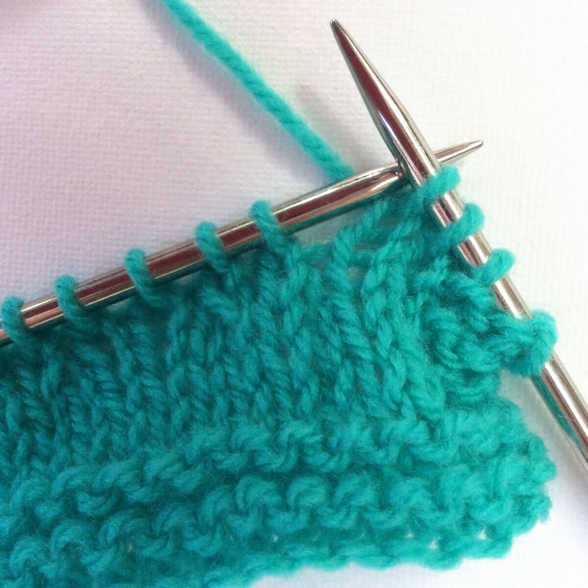 tutorial: knitting the small flower stitch La Visch Designs