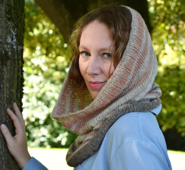 Stellaria Cowl - a design by La Visch Designs