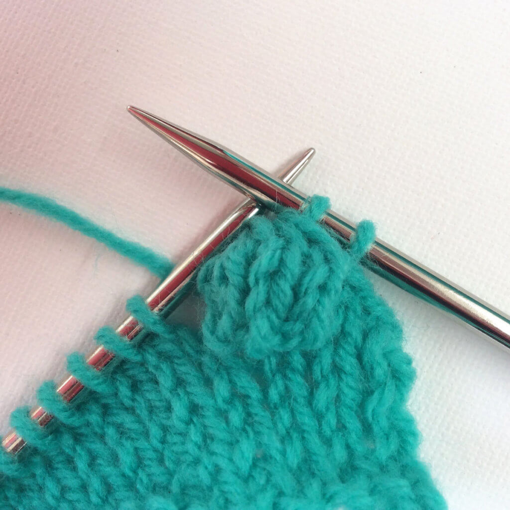 tutorial: knitting a bobble bind-off - La Visch Designs