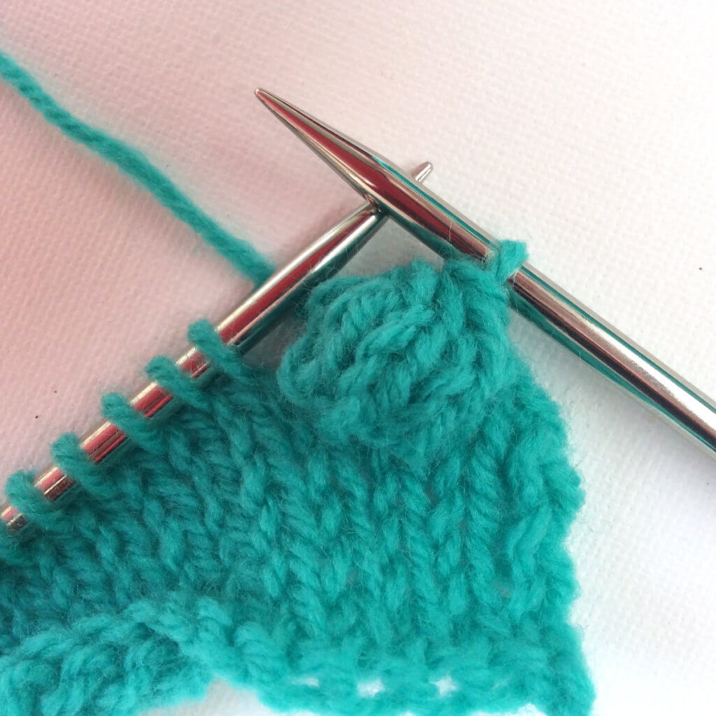 tutorial: knitting a bobble bind-off - La Visch Designs