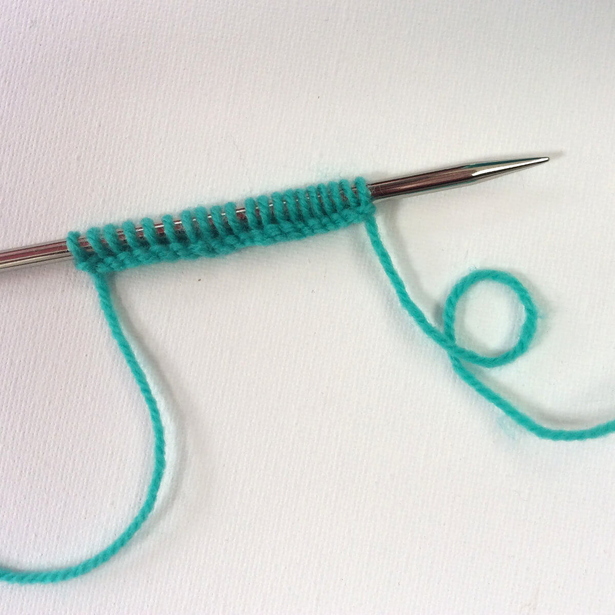 Петли лицевой гладью. Вывязывание изнаночной петли. Вывязывание кромочной петли. Матрасный шов в вязании спицами. Тунисское вязание крючком лицевая гладь.