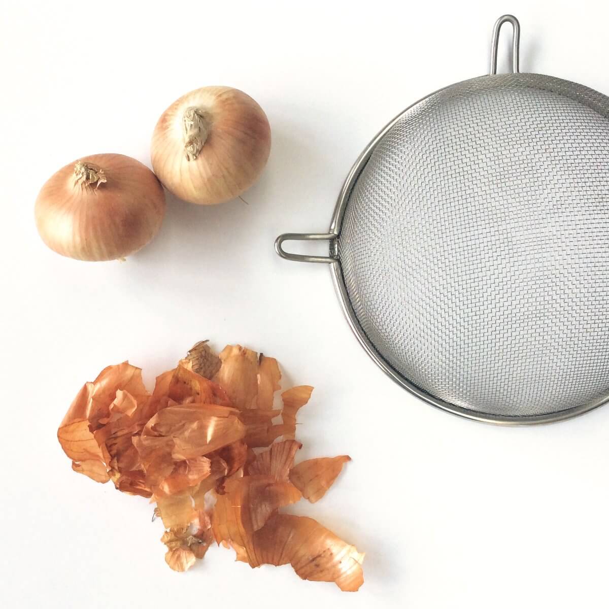 dyeing wool with onion skins La Visch Designs