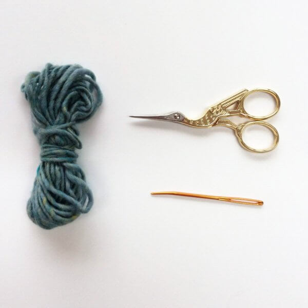Fixing a dropped stitch in garter stitch - by La Visch Designs
