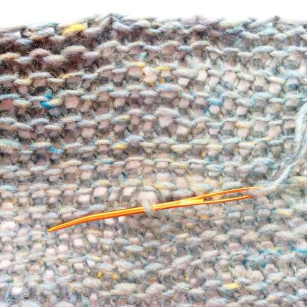 Fixing a dropped stitch in garter stitch - by La Visch Designs